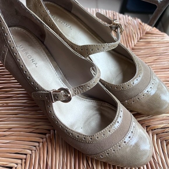 Mary Jane Kitten Heals - Picture 2 of 9